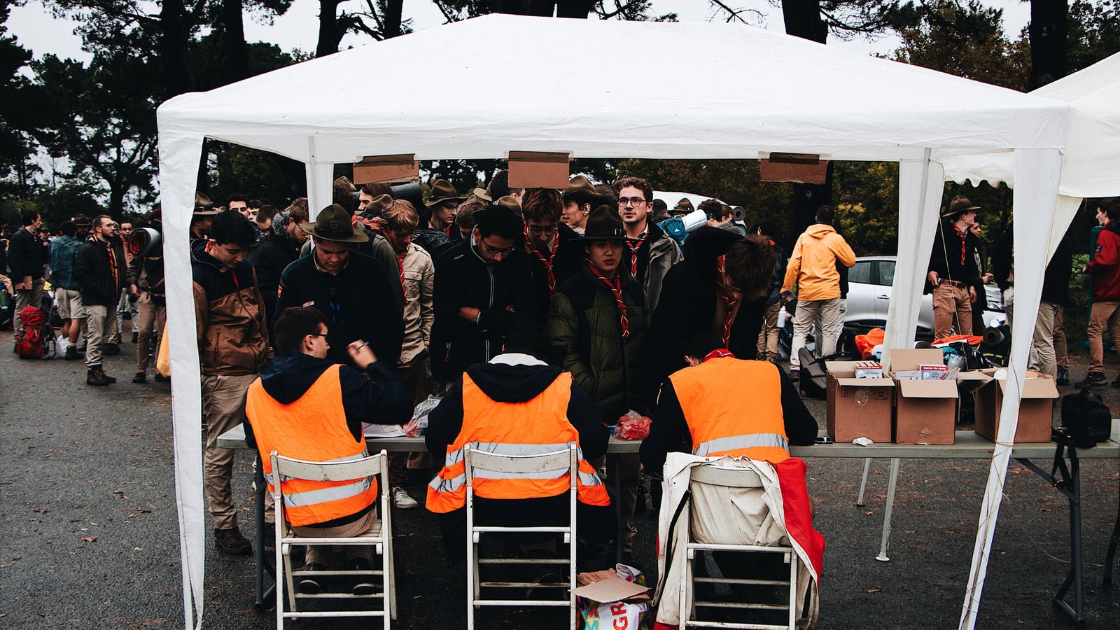 Le bénévolat au club de tir : ces rôles indispensables qu'on ne voit jamais
