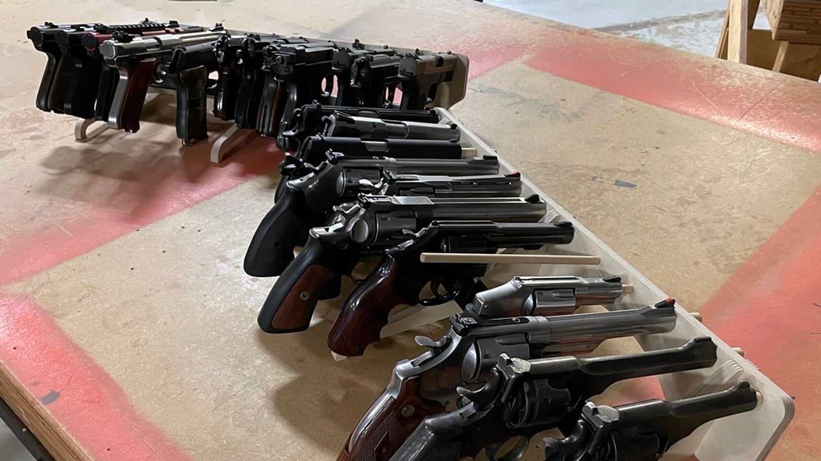 Catégories A, B, C, D : comprendre la classification des armes en France