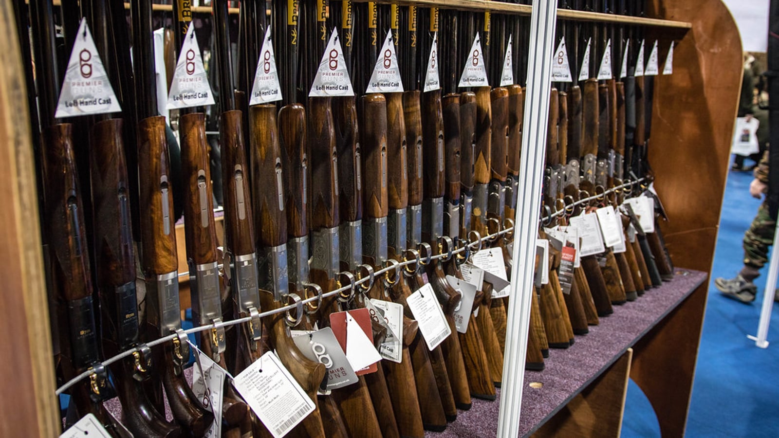 Left-handed gear: what actually exists on the market