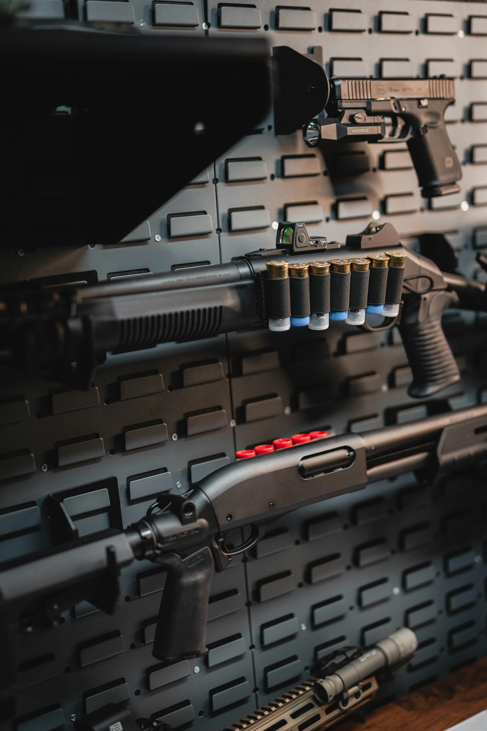 Râtelier de stockage d'armes long, environnement domestique sécurisé